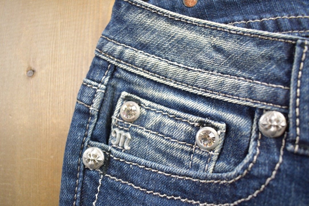 Vintage Y2K Miss Me Bedazzled Embroidered Boot Cut Low Rise Jeans Women's 26 x 33 - Image 4