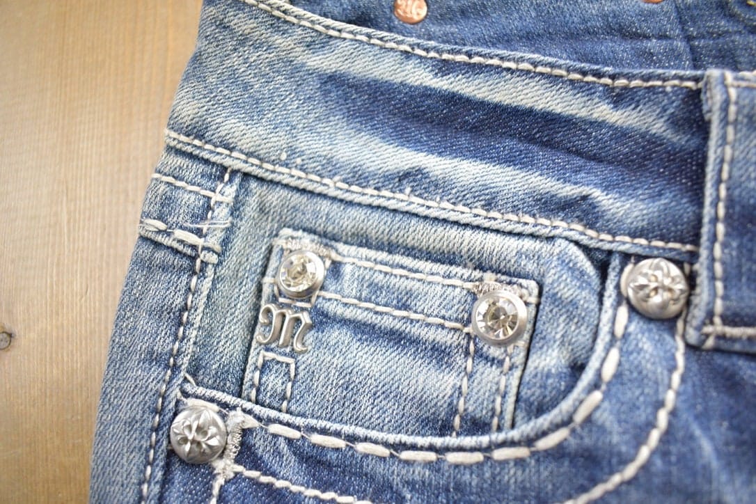 Vintage Y2K Miss Me Bedazzled Embroidered Boot Cut Low Rise Jeans Women's 26 x 33 - Image 5