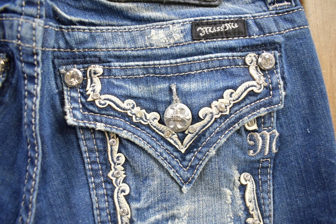 Vintage Y2K Miss Me Bedazzled Embroidered Boot Cut Low Rise Jeans Women's 26 x 33 - Image 7