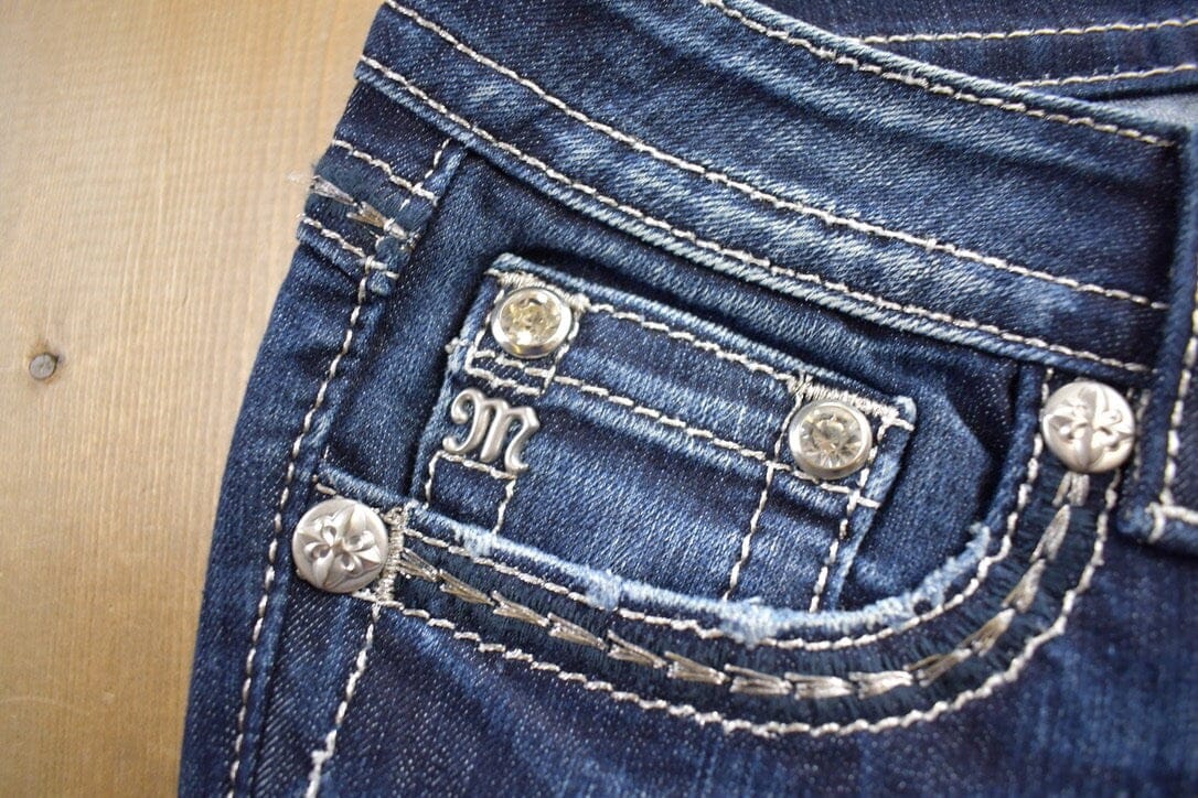 Vintage Y2K Miss Me Bedazzled Embroidered Dark Wash Boot Cut Low Rise Jeans Women's 26 x 33 - Image 3