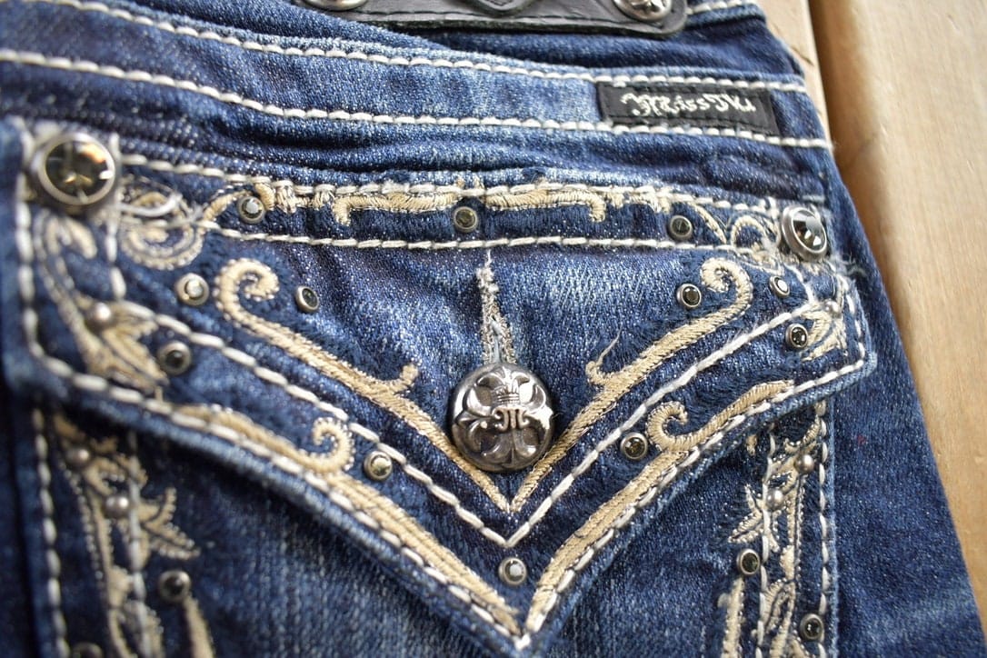 Vintage Y2K Miss Me Bedazzled Embroidered Low Rise Boot Cut Low Rise Jeans Women's 26 x 33 - Image 3