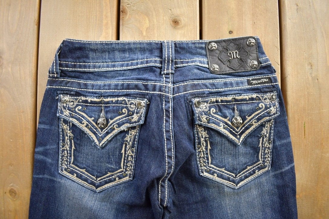 Vintage Y2K Miss Me Bedazzled Embroidered Low Rise Boot Cut Low Rise Jeans Women's 26 x 33 - Image 4
