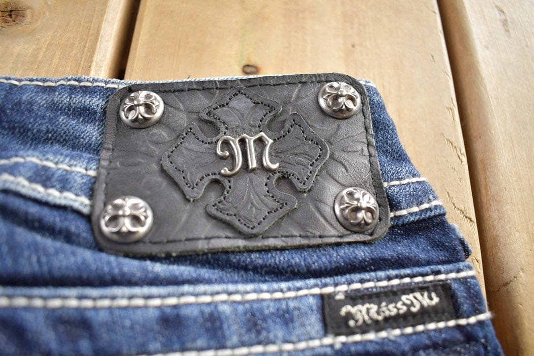 Vintage Y2K Miss Me Bedazzled Embroidered Low Rise Boot Cut Low Rise Jeans Women's 26 x 33 - Image 6