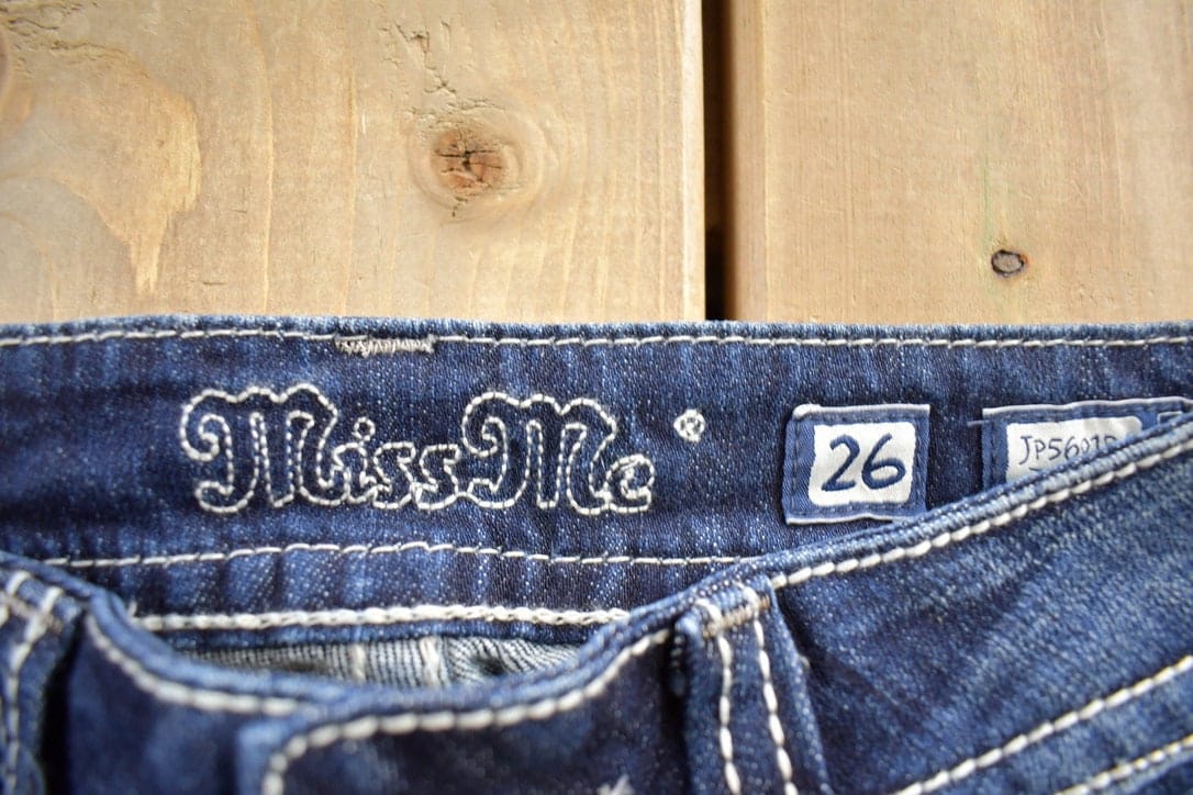 Vintage Y2K Miss Me Bedazzled Embroidered Low Rise Boot Cut Low Rise Jeans Women's 26 x 33 - Image 7