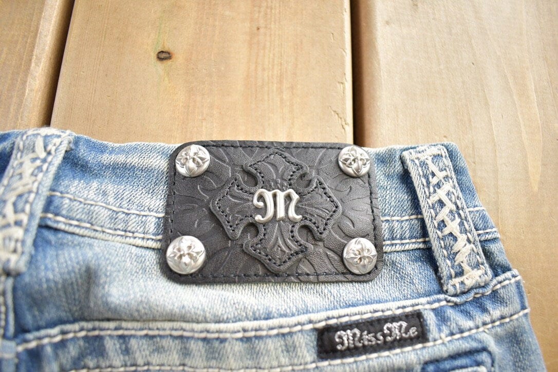 Vintage Y2K Miss Me Bedazzled Embroidered Thrashed Low Rise Boot Cut Low Rise Jeans Women's 26 x 33 - Image 4