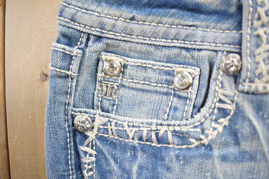Vintage Y2K Miss Me Bedazzled Embroidered Thrashed Low Rise Boot Cut Low Rise Jeans Women's 26 x 33 - Image 7