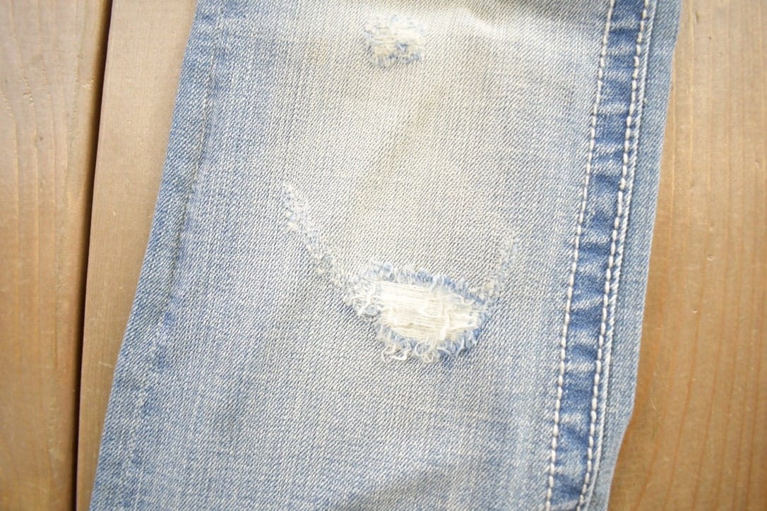 Vintage Y2K Miss Me Bedazzled Embroidered Thrashed Low Rise Boot Cut Low Rise Jeans Women's 26 x 33 - Image 9