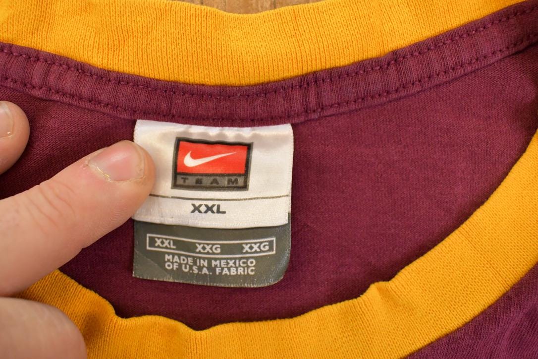 Vintage Y2K Nike Minnesota Golden Gophers Collegiate T-Shirt Men's XXL - Image 5